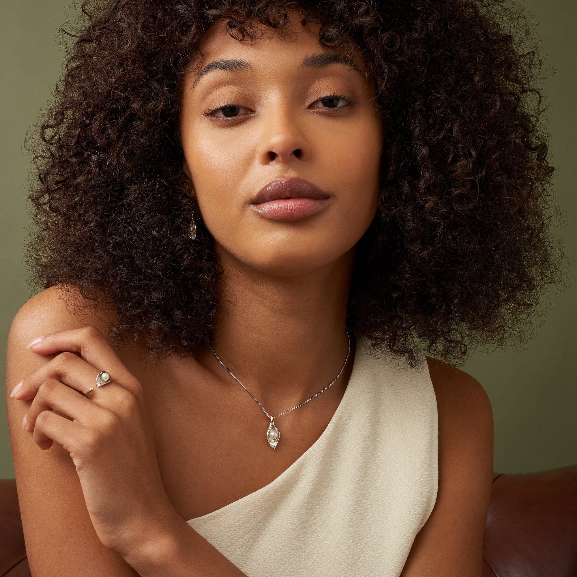 Nature's Wonder Sterling Silver Oyster Shell Ring with Pearl - Image 3