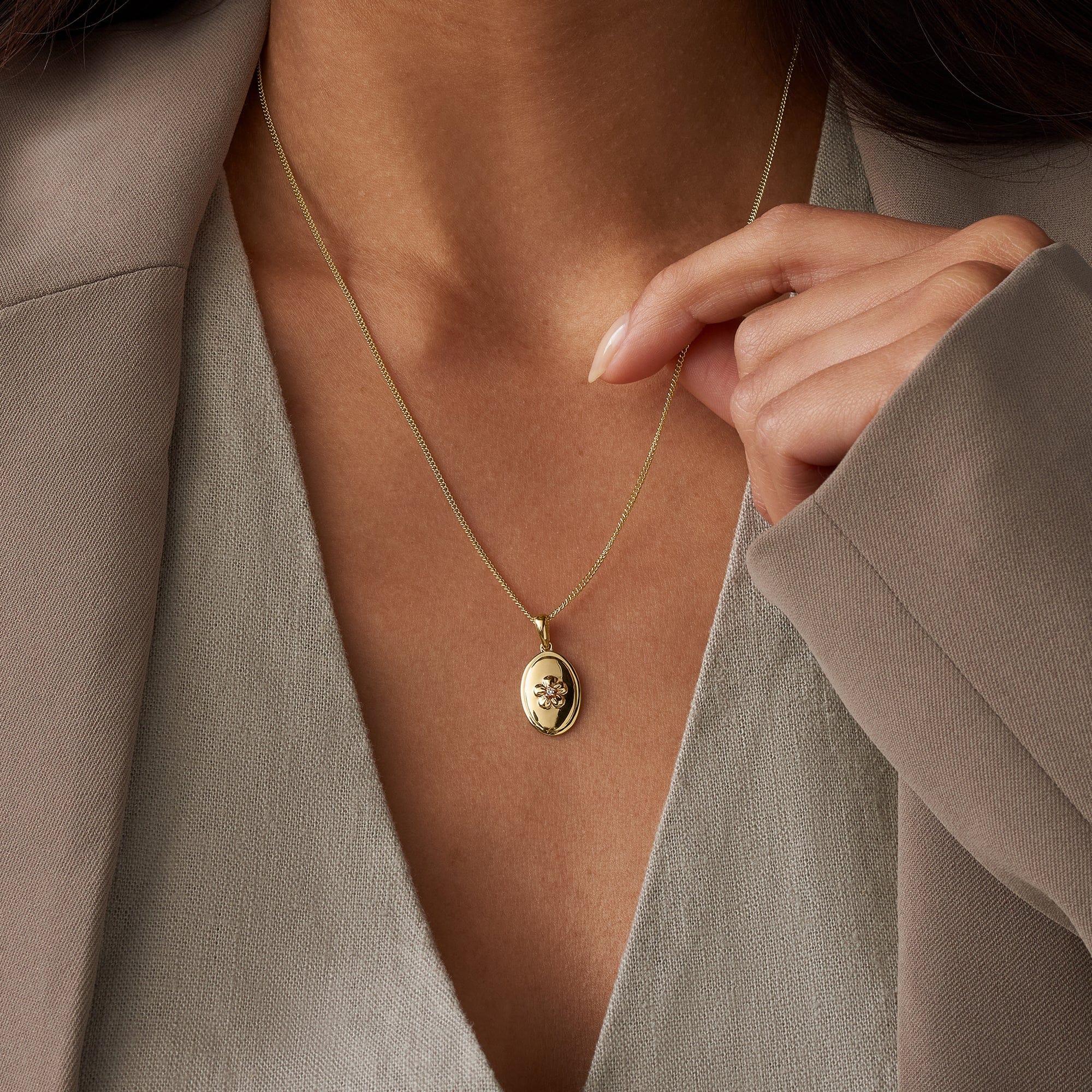 Nature's Wonder 9ct Solid Gold Forget-Me-Not Pendant with Diamond - Image 2