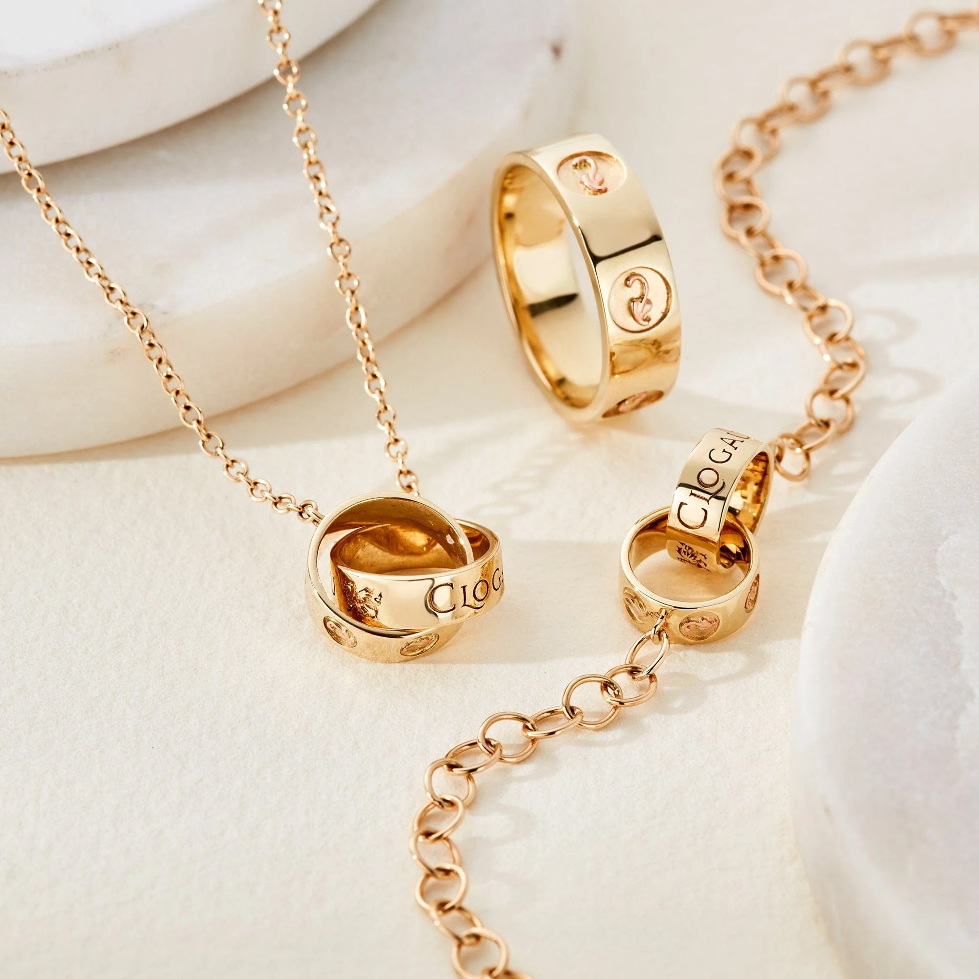 Insignia 9ct Solid Gold Linked Ring Bracelet - Image 3