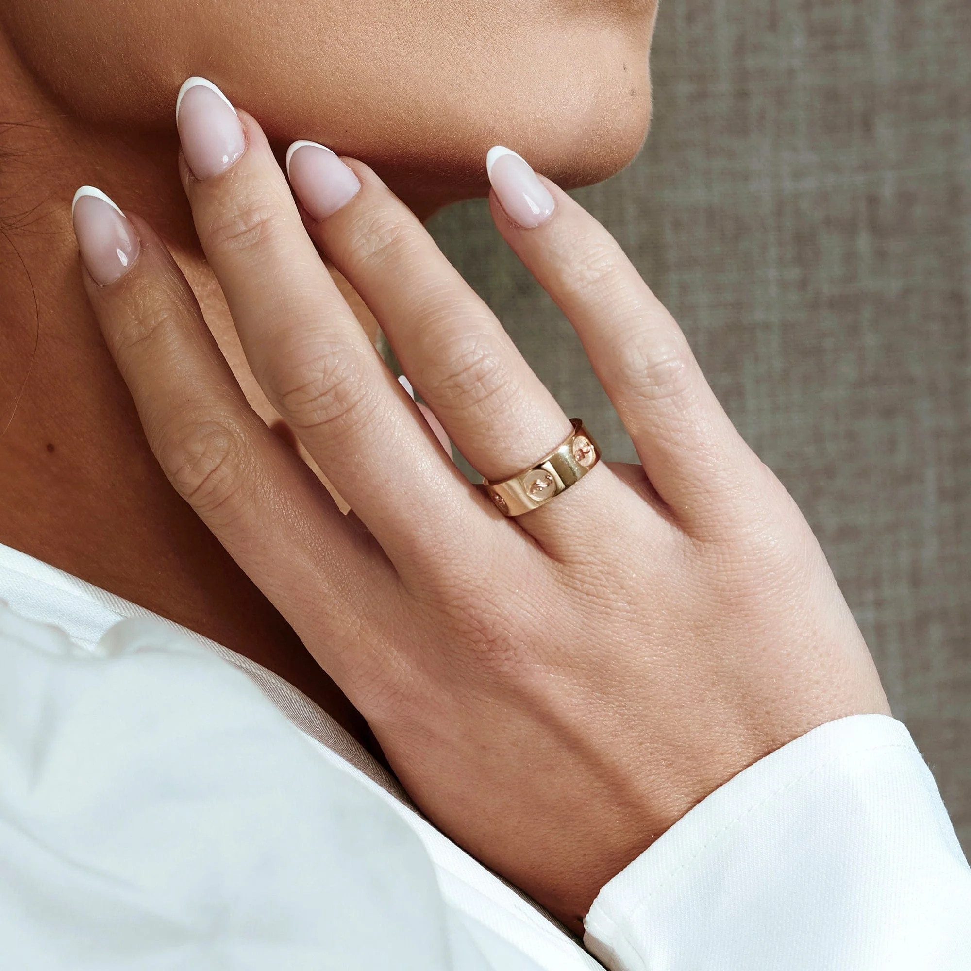 Insignia 9ct Solid Gold Ring - Image 3